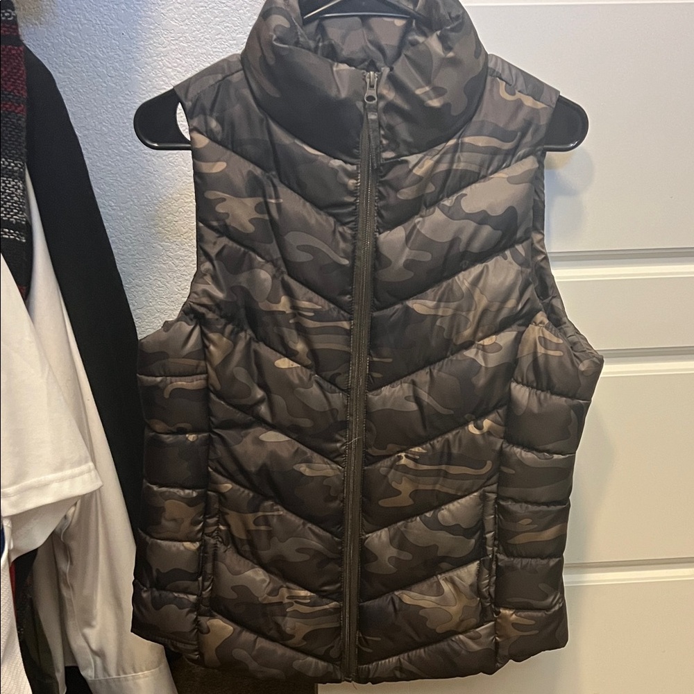 SO Camouflage Puffer Vest